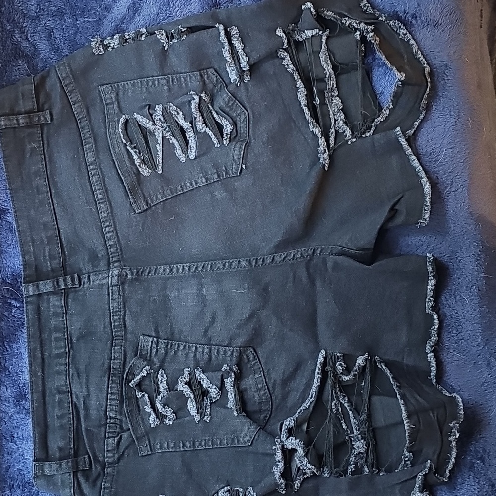 Edgy Black Jean Shorts with Distressed Design - Picture 3 of 4